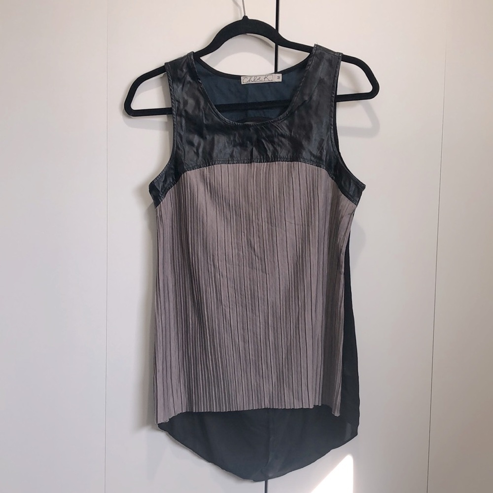 High-low sleeveless top